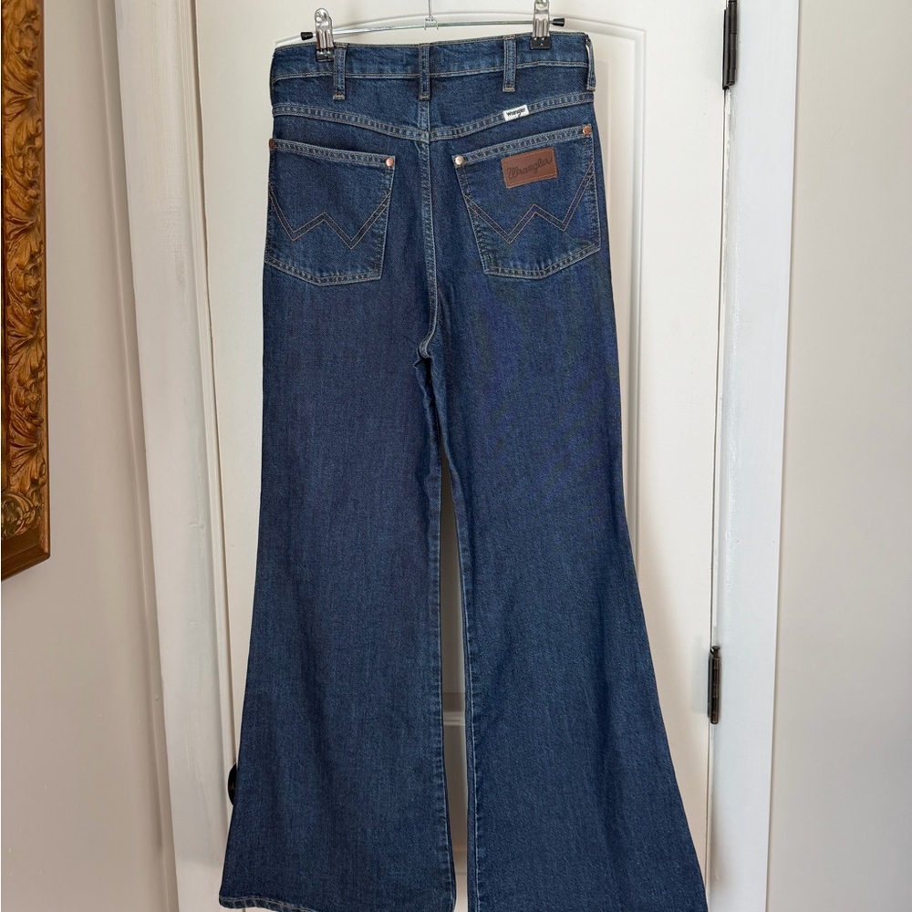 Wrangler Women’s Wanderer High Rise Flare Jeans NWOT - Picture 2 of 11